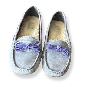 UGG Australia Dakota Moccasin Slippers | Size 7 | Gray Suede w/ Lavender Bow